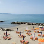 Pratoranieri Beach Апартаменты
